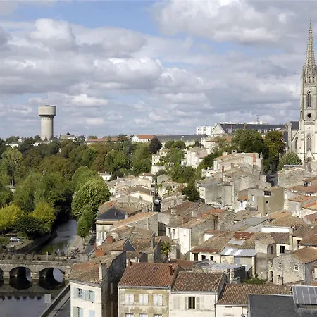 Ibis Budget Niort Est 라크레셰