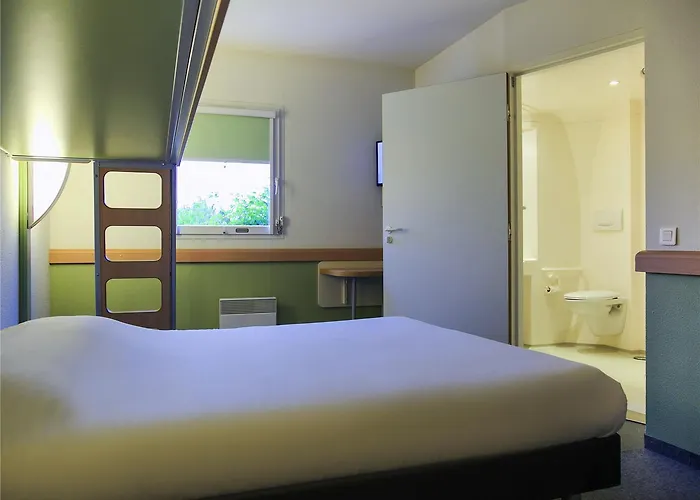 Hotel Ibis Budget Niort Est 4*